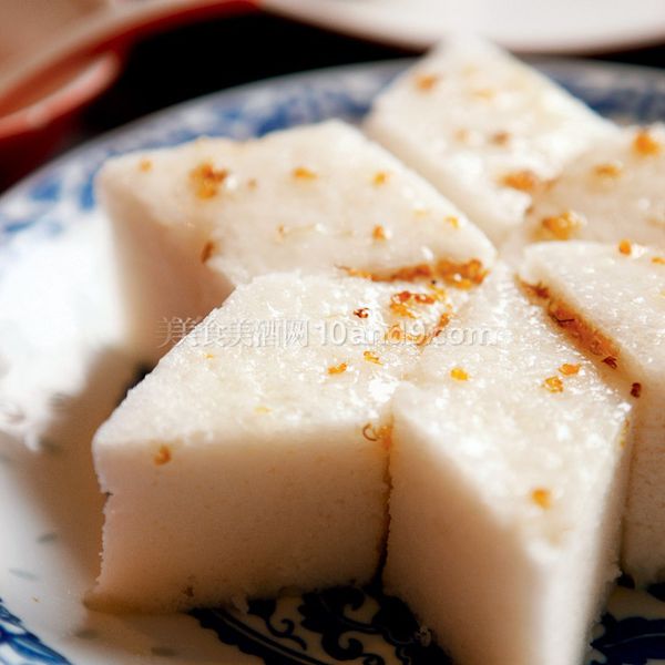 米糕松软有米香,这款用精制大米粉蒸成的点心很适合冬天,一是因为要趁