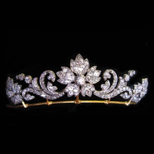 A VICTORIAN DIAMOND FLOWER TIARA A stunn… - 高清图片，堆糖，美图壁纸兴趣社区