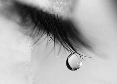 眼泪是当你无法用嘴来解释你心碎的时候,用眼睛表达情绪的唯一方式.