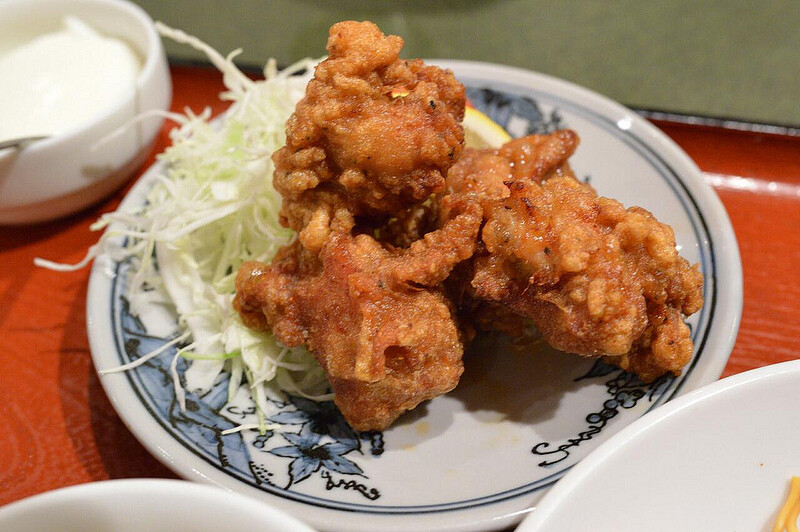 鸟の唐扬げとエビのチリソース煮