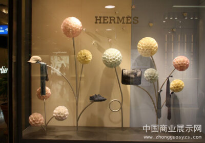 新加坡爱马仕(hermes)羽毛球主题橱窗展示设计 .~(≥▽≤)/~ 繁星