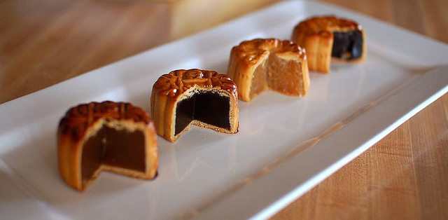 assorted mooncakes flickr 相片分享