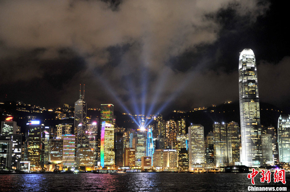 绚丽多彩的香港维多利亚港夜景