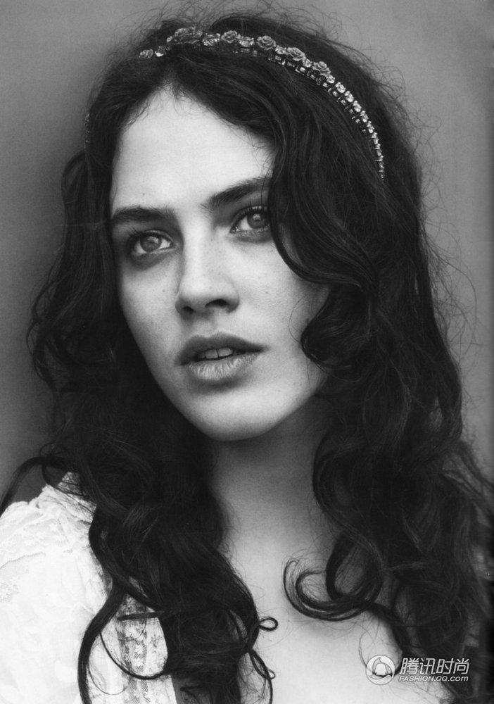 jessica brown findlay(杰西卡-布朗-芬德利)