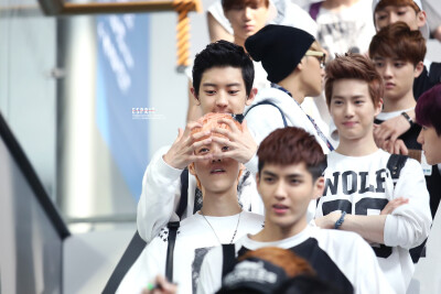 exo 朴灿烈 鹿晗 hhhhhhh cr.logo