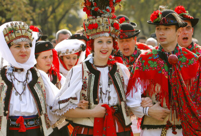 罗马尼亚传统婚服.