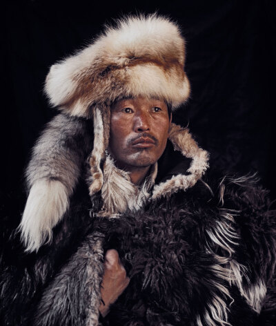 TSAATANTsaatan(驯鹿人)是最后幸存的驯鹿牧民几千年来居住偏远subartic针叶林,每年5至10倍。目前,只有44个家庭依然存在,他们存在驯养驯鹿的数量减少的威胁