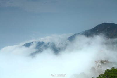 微镜头#【清明,庐山出现瀑布云海景观】2014清明假期最后一天,庐山