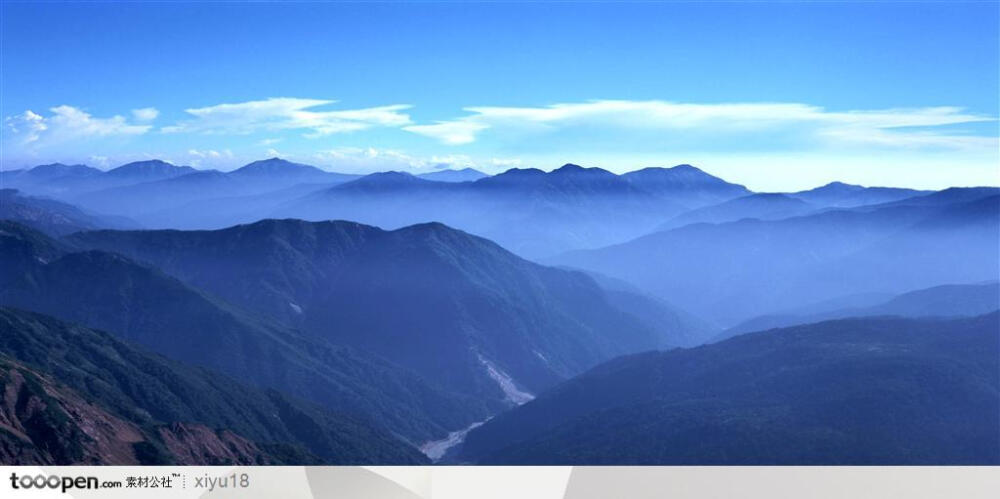 漂亮山景-雾气迷漫的山脉高清摄影图片素材