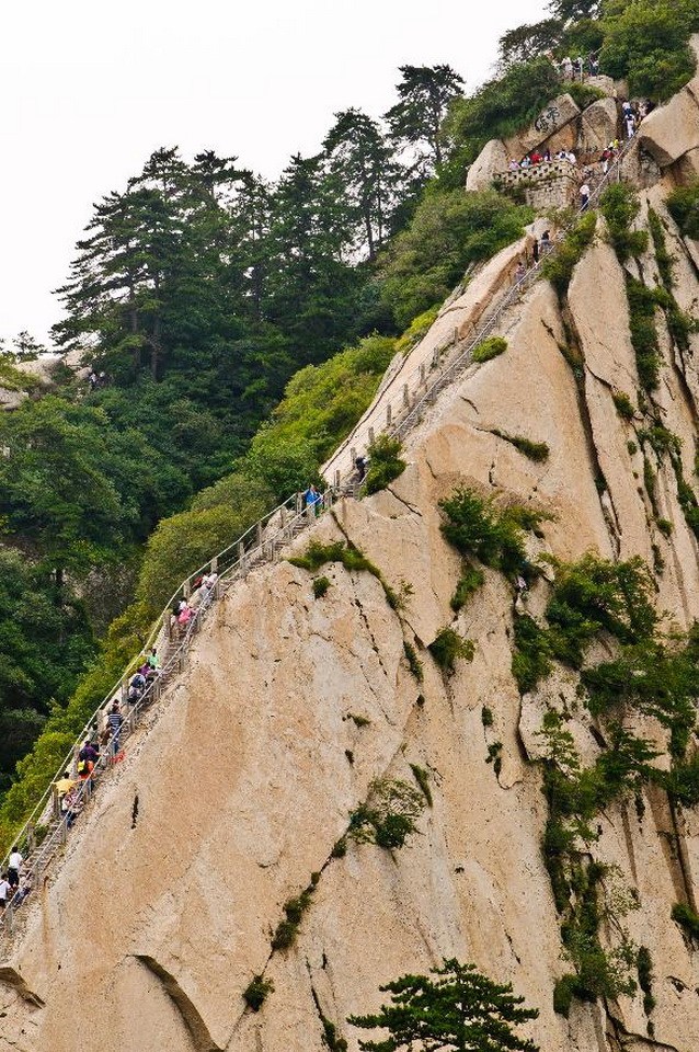 陕西华山的登山阶梯 如果用一个字形容华山的登山阶梯,这个字只能是"