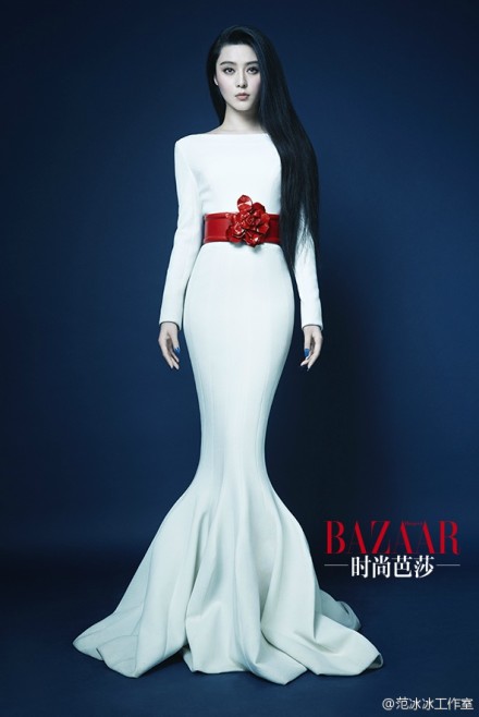 Harper S Bazaar 七月封面大片 范冰冰 形象 范晓牧 摄影 冯志凯 有些人只看见他想看的 但冰冰头脑 心思坦然而清晰 善于观人入微的她有自己的价值观 只不过平常她很少与 外人分享罢了 林奕华 堆糖 美图壁纸兴趣社区