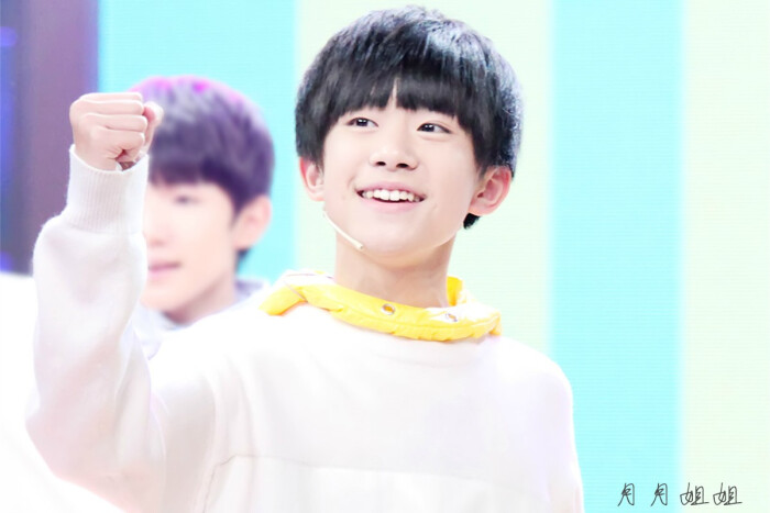 #易烊千玺# 姐姐最喜欢你啦!挺你!