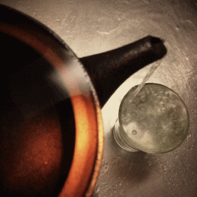 水满则溢,可它就是漫不出来 from c.