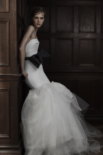 vera wang bridal spring 2016抹胸黑色缎带蝴蝶结鱼尾蓬纱婚纱