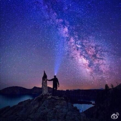 每当我找不到存在的意义,每当我迷失在黑夜里,夜空中最亮的星,请照亮