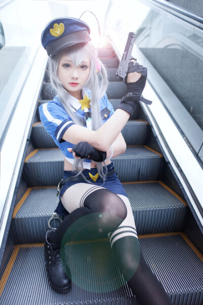 白皙萌妹奈亚子警察制服诱人cos(7)