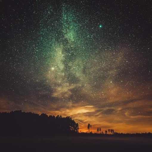星空很美,你想和谁一起看_唯美星空夜景