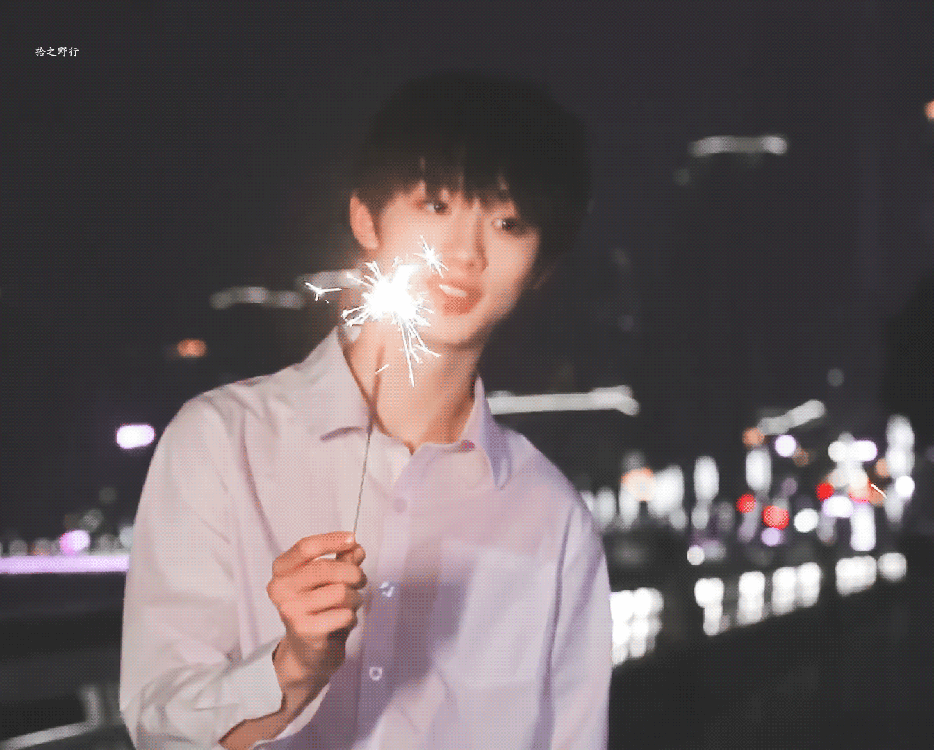 丁程鑫 饭制gif 花火pb拍摄花絮cr 拾之 堆糖 美图壁纸兴趣社区