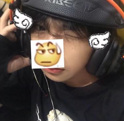 头像男生钢琴