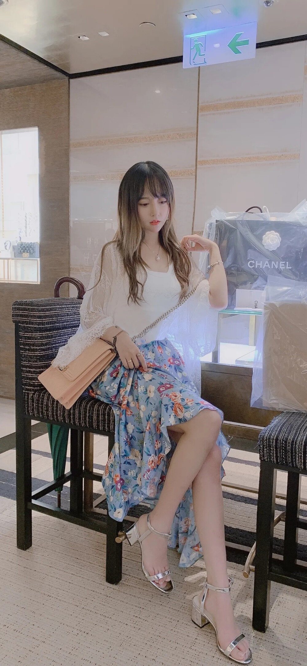 美女壁纸超赞全面屏小姐姐壁纸