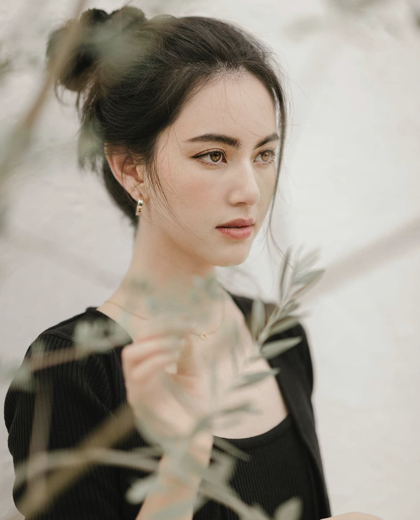 黛薇卡·霍内 ,davika hoorne mai ()