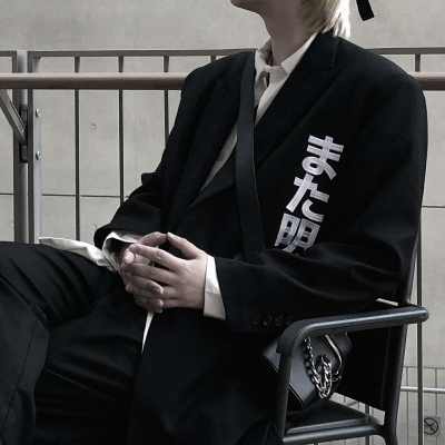 男生真人头像-错了 错把路灯当作月亮