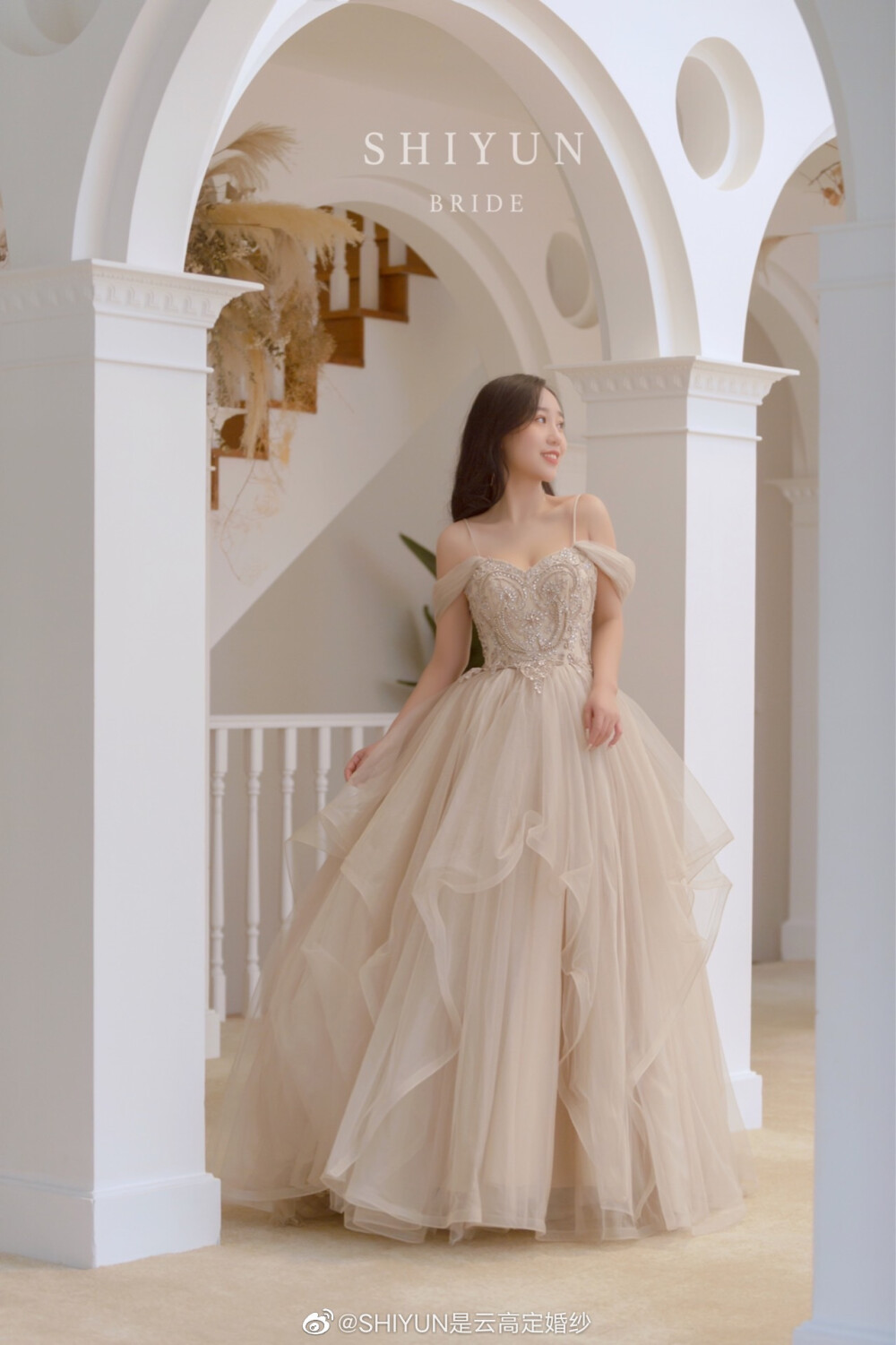 礼服图源微博crshiyun是云高定婚纱