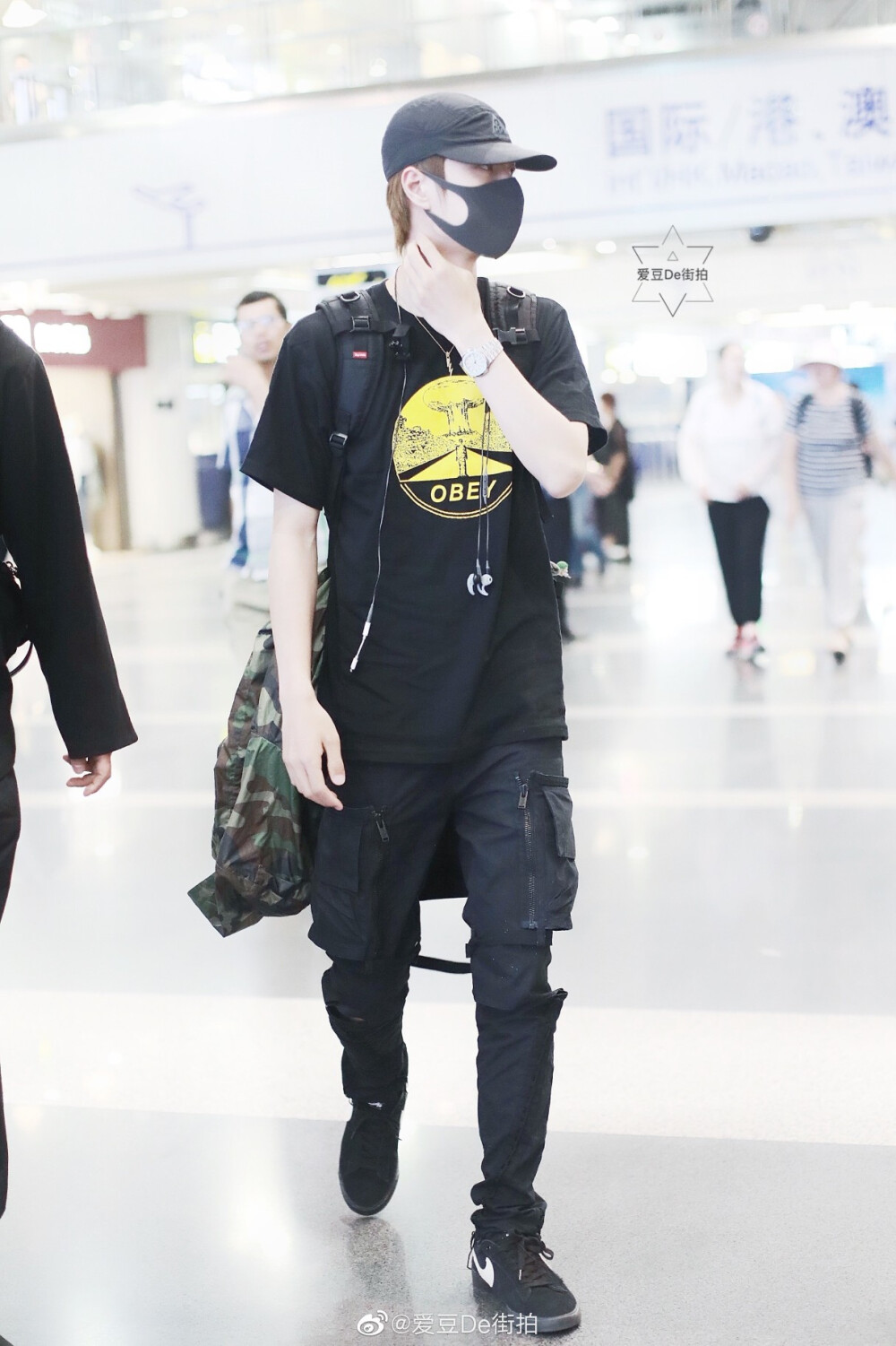 190614北京上海uniq王一博crlogo
