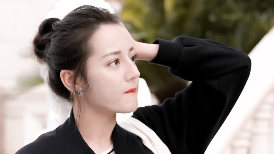 迪丽热巴迪丽热巴素材赞评论更多