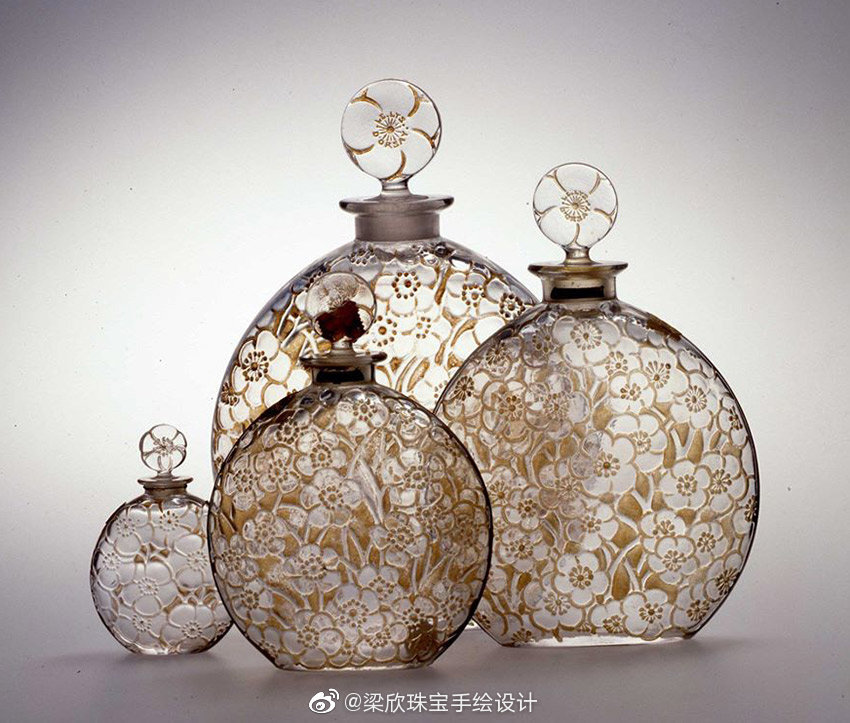 新艺术运动巨匠莱俪.拉里克(rené lalique)设计的的古董香水瓶.