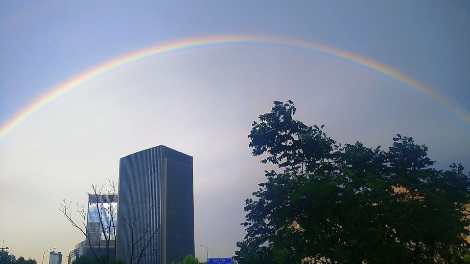 哇哦好漂亮雨过天晴会有彩虹的