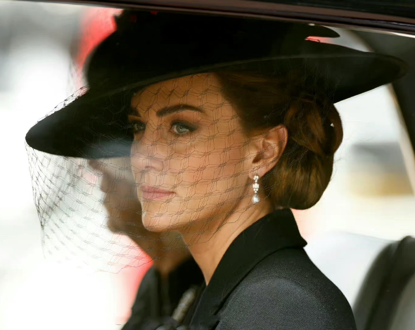 47岁的西班牙王后穿晚礼服太拼了，第一美王后名不虚传！ - 知乎
