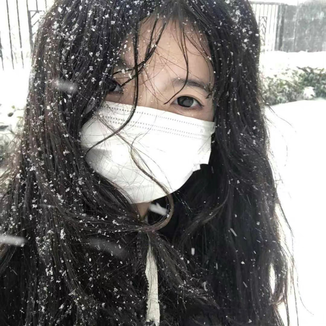冬天雪地上的女生人物背影-千叶网