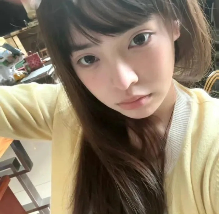 美女高雅造型_美女照片背影侧面唯美