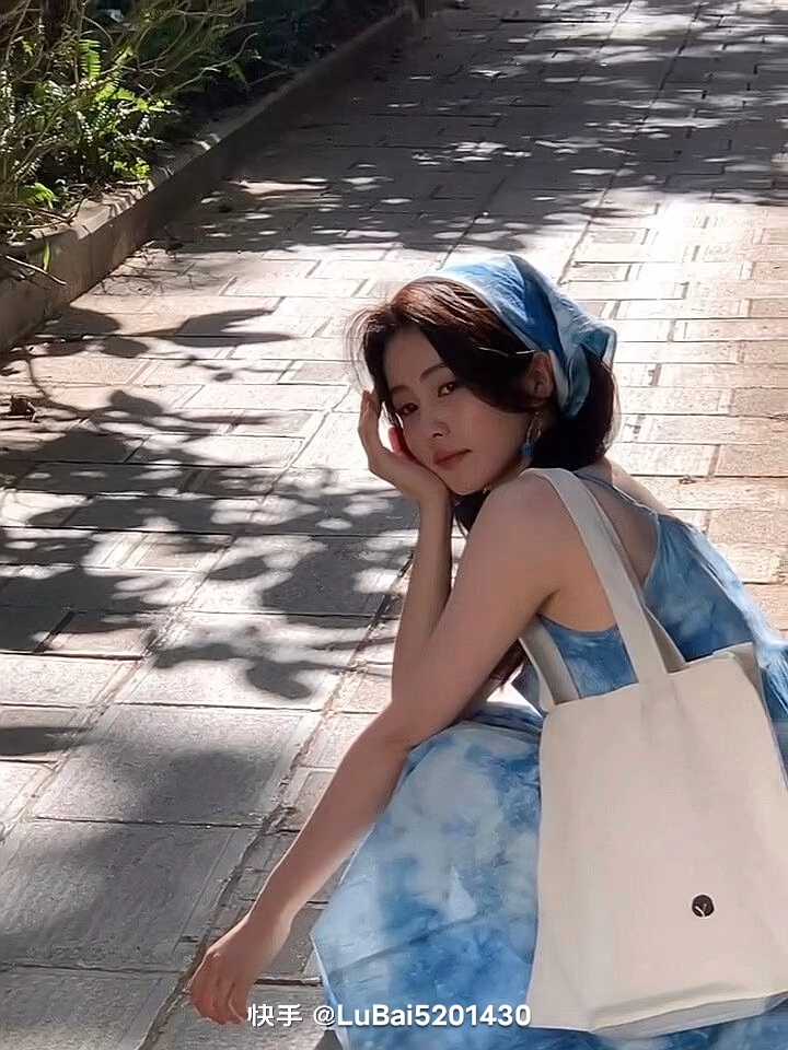 清纯校花宿舍直播大秀美女照片