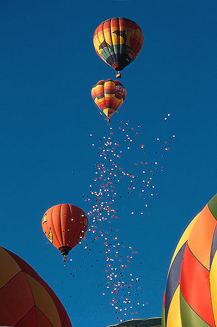 small balloons and big balloons 小气球,大气球