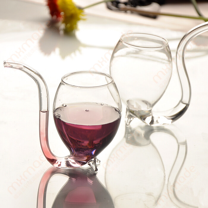 id=15134312975可爱的吸血鬼红酒杯,两个才39,挺便宜的~喜欢,可以吸