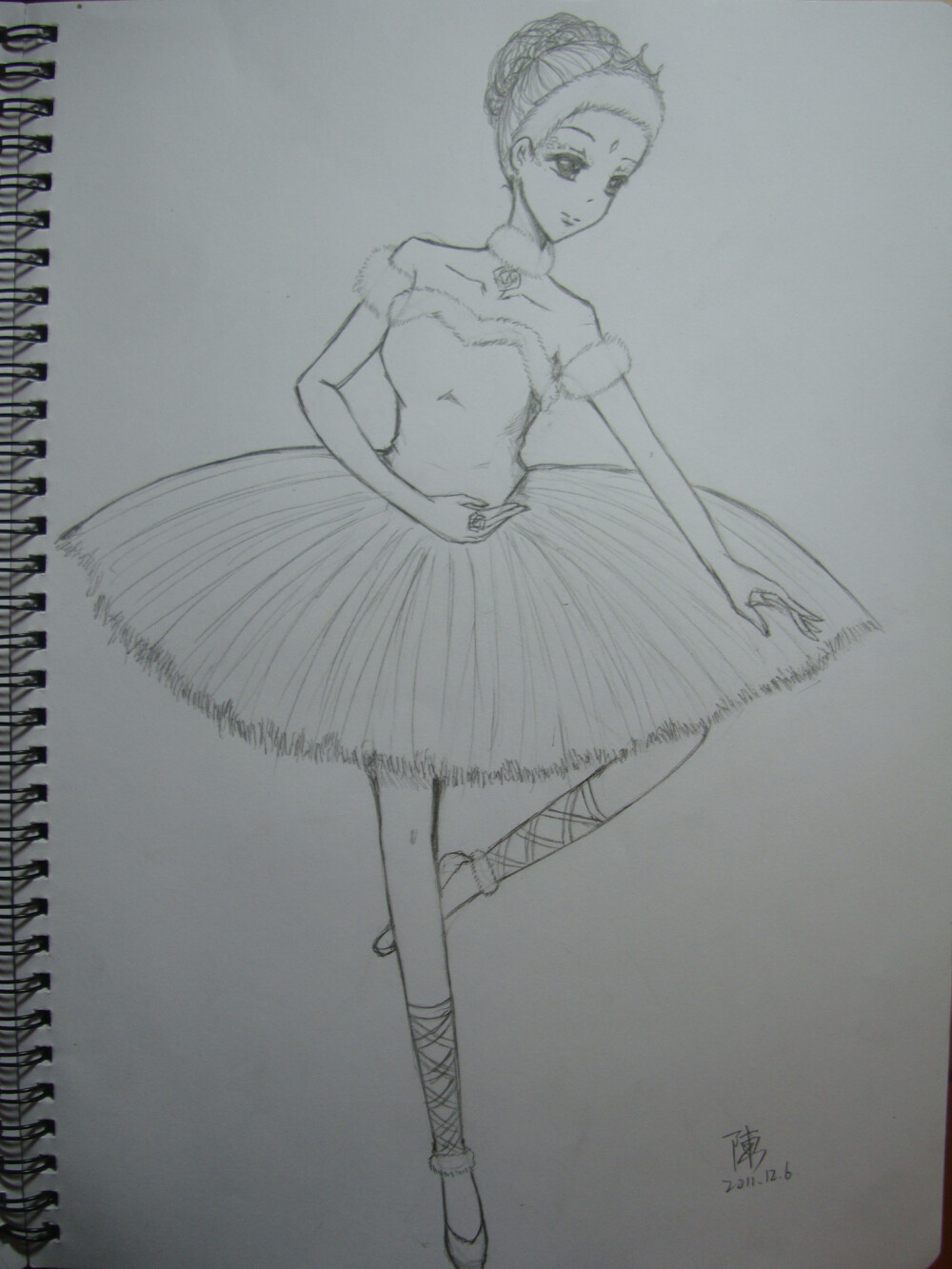 一直很喜欢芭蕾舞者,那天练习时就画画出来了