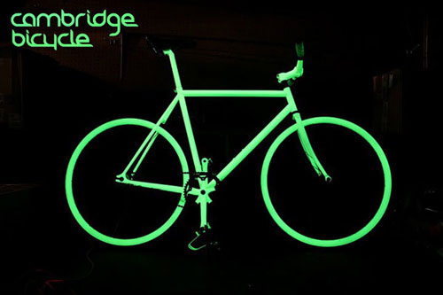 这是geekhouse bikes推出的外表采用powder-coat(粉末喷涂)处理的夜光