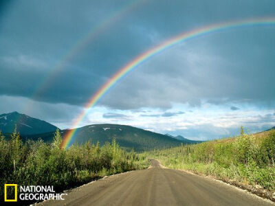 阿拉斯加,全长1100多公里的迪纳利公路(denali highway)上空,一道彩虹