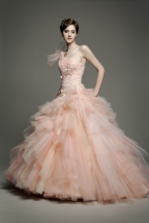 最漂亮的粉色婚纱图片_世界上最漂亮的婚纱