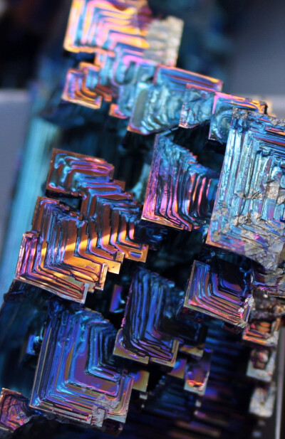 铋是一种稀有金属,英文名:bismuth,化学符号bi,原子序数83,原子量