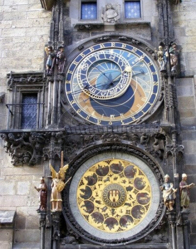 位于【布拉格】市中心著名的占星时钟,美丽中透着神秘