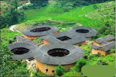 是世界上独一无二的神话般的山村民居建筑,是中国古建筑的一朵奇葩,它