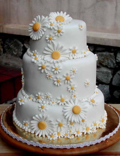 小雏菊三层婚礼蛋糕