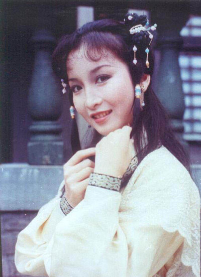 早在70年代黄杏秀已同陈百祥拍拖,1988年完成荧幕最后作品《南拳