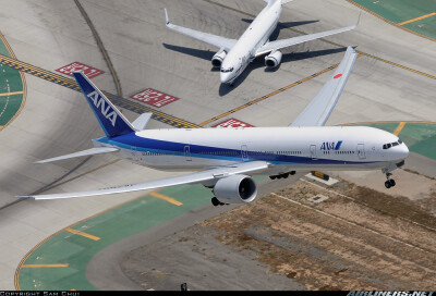 boeing 777-381/er aircraft picture