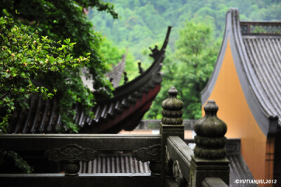 山钟夜渡空江水,汀月寒生古石楼. 灵隐寺,杭州