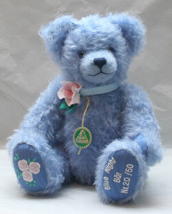 据说有缘的人才能看到这只蓝色的泰迪熊,你喜欢吗?