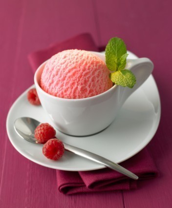 夏天的味道草莓冰淇淋没有冰淇淋的夏天不完整降温必备